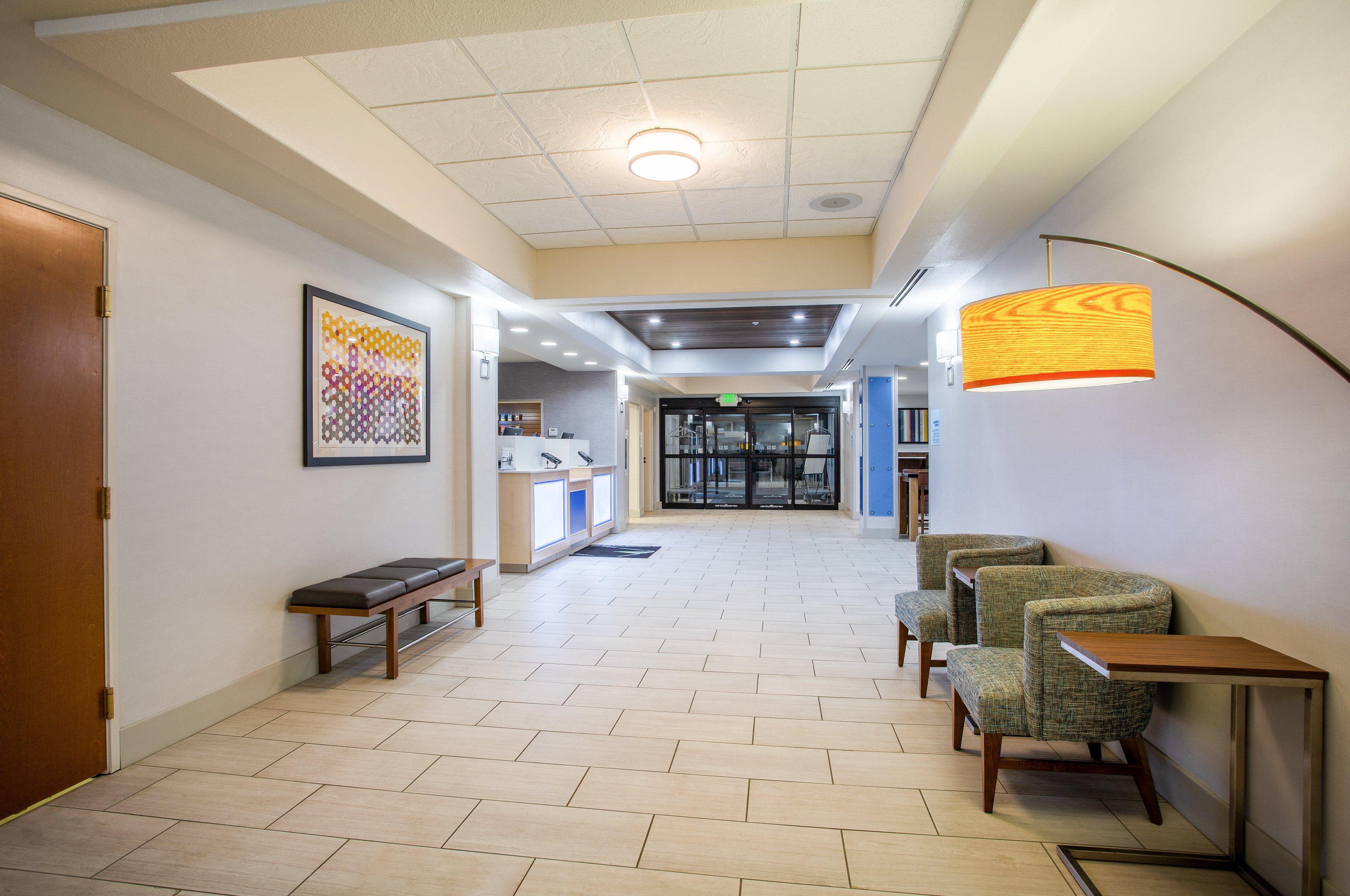 Holiday Inn Express Hotel & Suites Lewisburg By Ihg Exterior foto